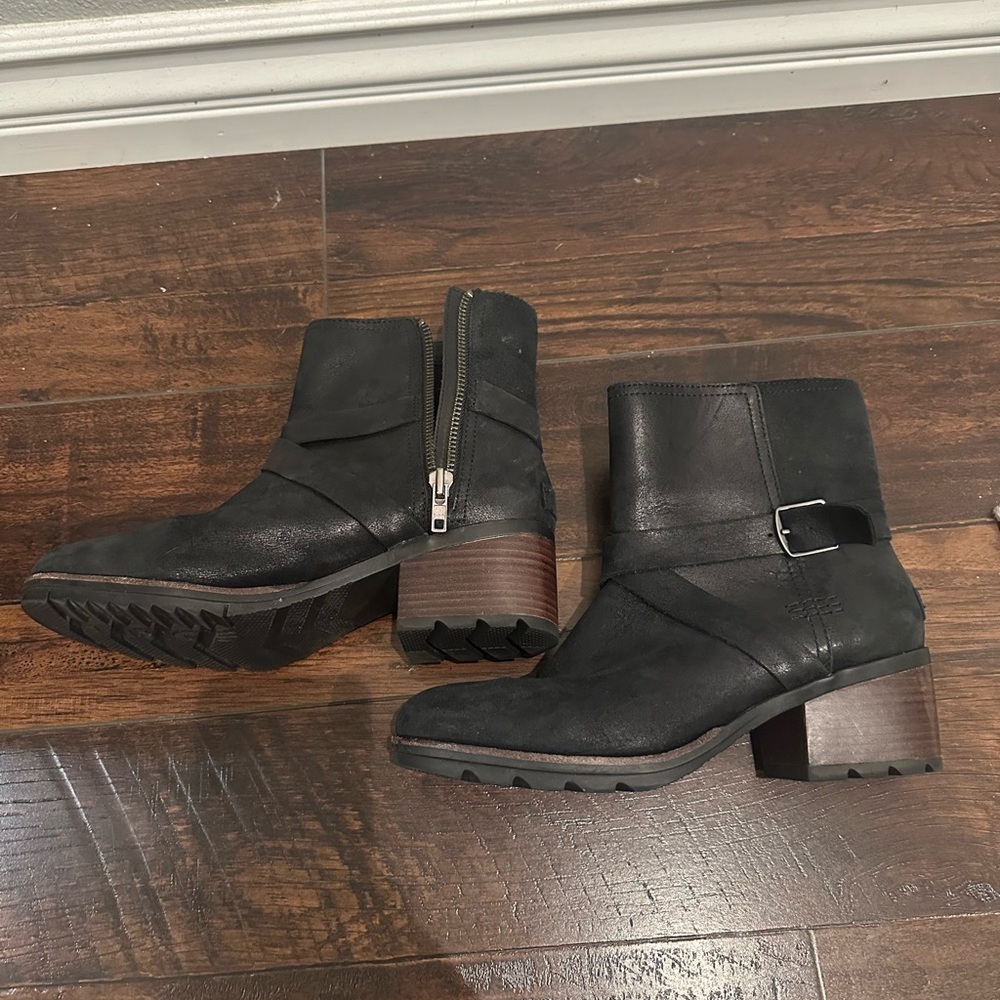 Sorel Black Ankle Booties - Picture 2 of 9